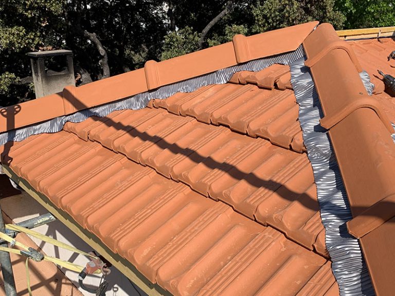 Pose de tuiles et plaques sous tuiles Eternit à Marseille